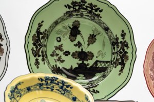 Oriente Italiano polychrome porcelain dinner service with a historic Carnatiion floral motif. Richard Ginori, 1735