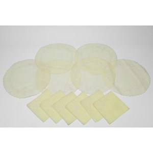 American-style service for six in hand-embroidered organza, consisting of six placemats with six matching napkins with a similar embroidered motif at the corners