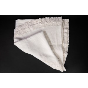 Round cotton tablecloth with a lace border