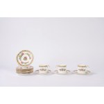 Zwölf mehrfarbige Porzellan-Kaffeetassen mit Untertassen, Modell „Ming Rose“, Coalport