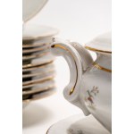 Porcelain set with floral decoration and a wavy, gold-plated rim. Epiag DF, Czechoslovakia.
