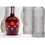 Lot consisting of five bottles, two carafes, and a crystal and glass pourer