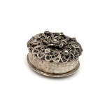 Round silver filigree box, floral design, 7.3 g