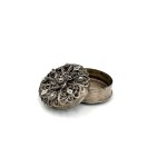 Round silver filigree box, floral design, 7.3 g