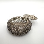 Silver filigree box, 800 fineness, richly decorated with floral motifs, 20.0 g