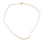 Pearl necklace from the second half of the 20th century