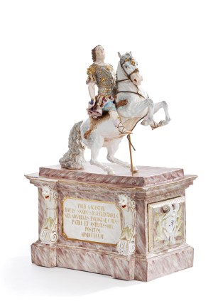 Saksońska Fabryka Porcelany Carla Gottlieba Thiemego w Potschappel, Statuetka konna Augusta III, króla Polski, ok. 1900