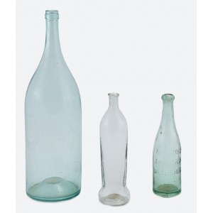 Trzy butelki szklane