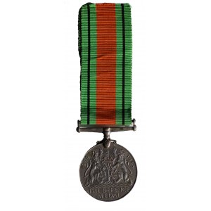 Defence Medal z nadaniem + książeczka wojskowa ( 7 pułk artylerii)