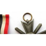 Niemcy, III Rzesza, Krzyż Zasługi Wojennej za rok 1939 z mieczami, z oryginalną wstążką, klasa ????, syg. 18
