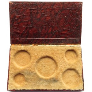 Powstanie Listopadowe, pudełko na monety z roku 1831, bordowe ze złoceniami