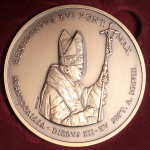 Watykan, Benedykt XVI, Medal 150 lat Lourdes 2008
