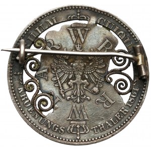Prusy, Brosza wykonana z ażurowanego talara koronacyjnego 1861