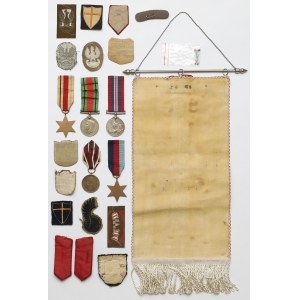 PSZnZ, Pamiątkowy zestaw odznaczeń i naszywek żołnierza, z proporczykiem