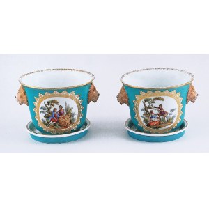 Manufaktura Porcelany w Miśni, Para cache-pôts z miniaturami a’la Watteau, z podstawkami