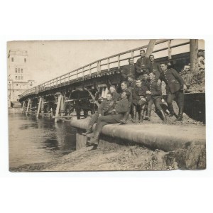 II RP, Zdjęcie Twierdza Brześć żołnierze przy moście