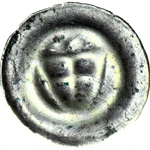 Zakon Krzyżacki, brakteat ok. 1307-1318, Tarcza zakonna, nad nią dwie kulki