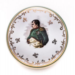 Puzderko ze złoceniami i wizerunkiem Napoleona na pokrywie