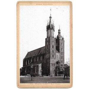 [Kościół Mariacki - widok zewnętrzny]. [nie przed 1894, nie po 1896/pocz. XX w.]. Fotografia form. 14,7x9,4 cm