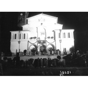 [Kościół Matki Bożej Ostrobramskiej przy ul. Łyczakowskiej - fotografia sytuacyjna i widokowa]. [po 7 X 1934]...