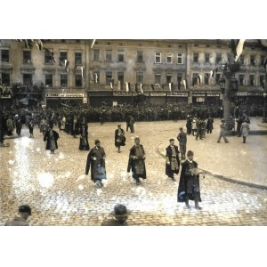 [Obchody Święta Miast Polskich - fotografie sytuacyjne]. [1929]. Zestaw 3 klisz szklanych form. ca 10x15 cm, autorstwa ...