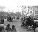 [Obchody Święta Miast Polskich - fotografie sytuacyjne]. [1929]. Zestaw 3 klisz szklanych form. ca 10x15 cm, autorstwa ...