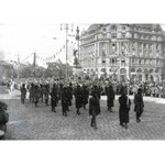 [Obchody Święta Miast Polskich - fotografie sytuacyjne]. [1929]. Zestaw 3 klisz szklanych form. ca 10x15 cm, autorstwa ...