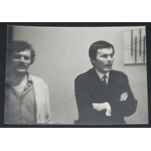 Barbara Kozłowska fotografia dokumentacyjna. Ludwiński i Makarewicz na wystawie Ziemskiego