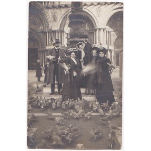 Przedwojenna fotografia: Wenecja, Plac Świętego Marka ca 1909r., Olgierd i Helena Świda, Hala Bratkiewiczówna, Zofia Borowska,