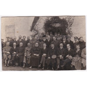 Przedwojenna fotografia: Urząd Wojewódzki w Nowogródku, m.in.: Czesław Krupski, Olgierd Świda, Bronisław Hłasko,