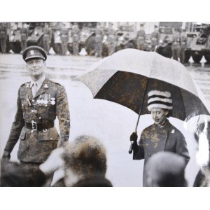 Wielka Brytania - Księżniczka Małgorzata podczas inspekcji wojsk