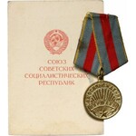 PRL, zestaw odznaczeń i dokumentów po oficerze Wojska Polskiego