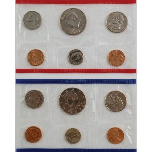 Dwa zestawy rocznikowe monet, USA, 1995