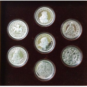 Komplet siedmiu numizmatów srebrnych z serii Repliki Monet Polskich, bardzo efektowny