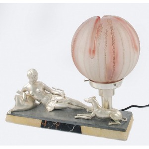 Lampa elektryczna, art-deco, z figurą łuczniczki