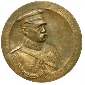 Medal, przywrócenie imienia Piłsudskiego szkole w Kutnie
