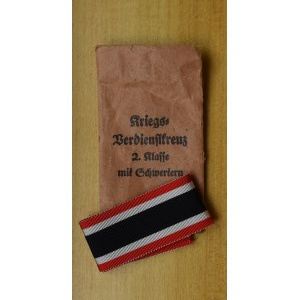 Deutschland, Drittes Reich, Original Briefumschlag mit Band für Kriegsverdienstkreuz 2.