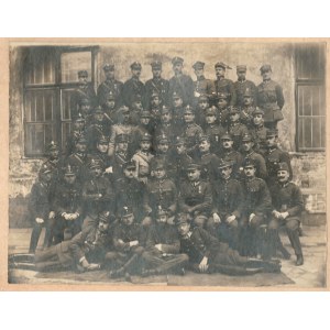 II RP, Fotografia oficerów w tym legionista z klamrą