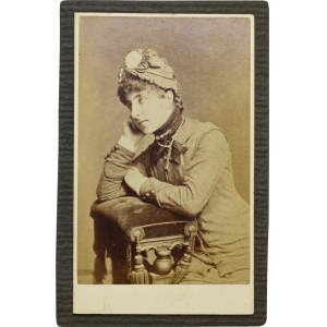 Polska, Fotografia kobiety z biżuterią żałobną po 1863