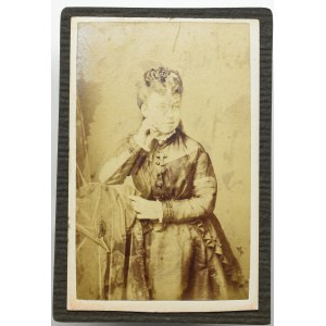 Polska, Fotografia kobiety z biżuterią żałobną po 1863