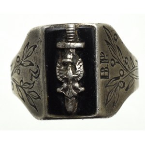 II RP, Patriotic signet ring with eagle on sword 2nd armored baon