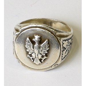 Patriotic signet ring with eagle on shield