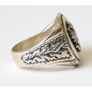 Patriotic signet ring with eagle on shield
