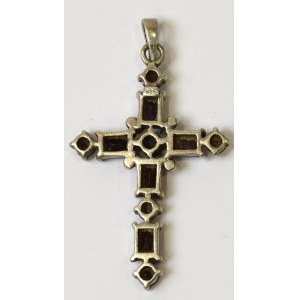 Stříbrný kříž s granáty