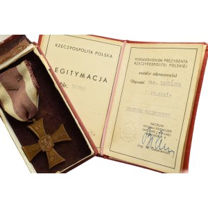 PRL, Krzyż Walecznych 1944 z nadaniem dla Czecha