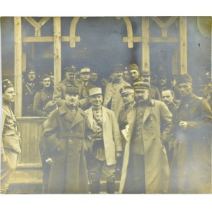 Józef Piłsudski (Fotografia), Józef Piłsudski z francuskim generałem i oficerami