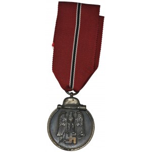 Niemcy, III Rzesza, Medal za Bitwę Zimową na Wschodzie 1941/42 - sygnowany 55 wraz z nadaniem