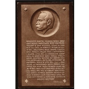Pocztówka przedstawiająca plakietę poświęconą Marszałkowi