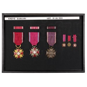 Krzyże Zasługi - KOMPLET klas - z miniaturkami i baretkami