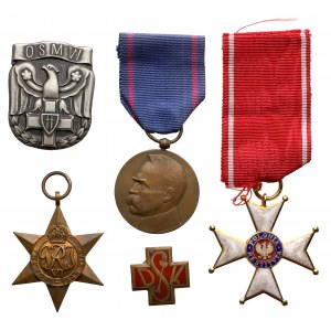 Zestaw II RP - PRL, w tym rzadka odznaka Odznaka Batalionu Sanitarnego 3 DSK
